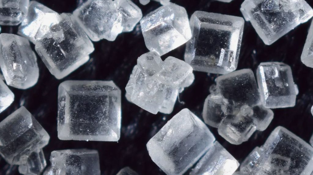 Sådan bruger du salt i badeværelset — slipp af med 6 almindelige problemer