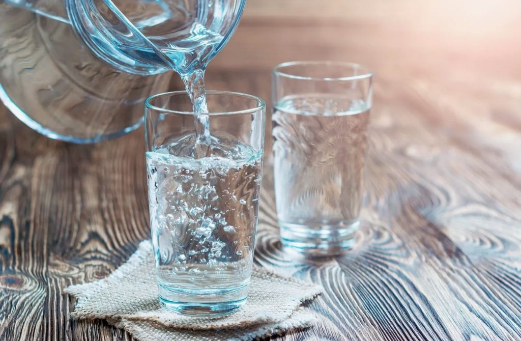 Hvor skal man placere et glas vand for at gøre luften renere