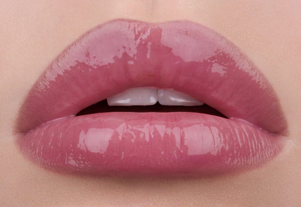 Hvorfor du bør bruge læbepomade i stedet for almindelig lipgloss