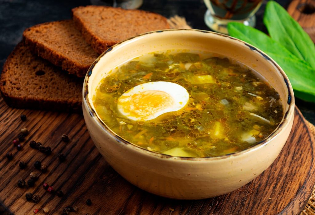 Grøn borscht: opskrift på en interessant variation af en traditionel ukrainsk ret