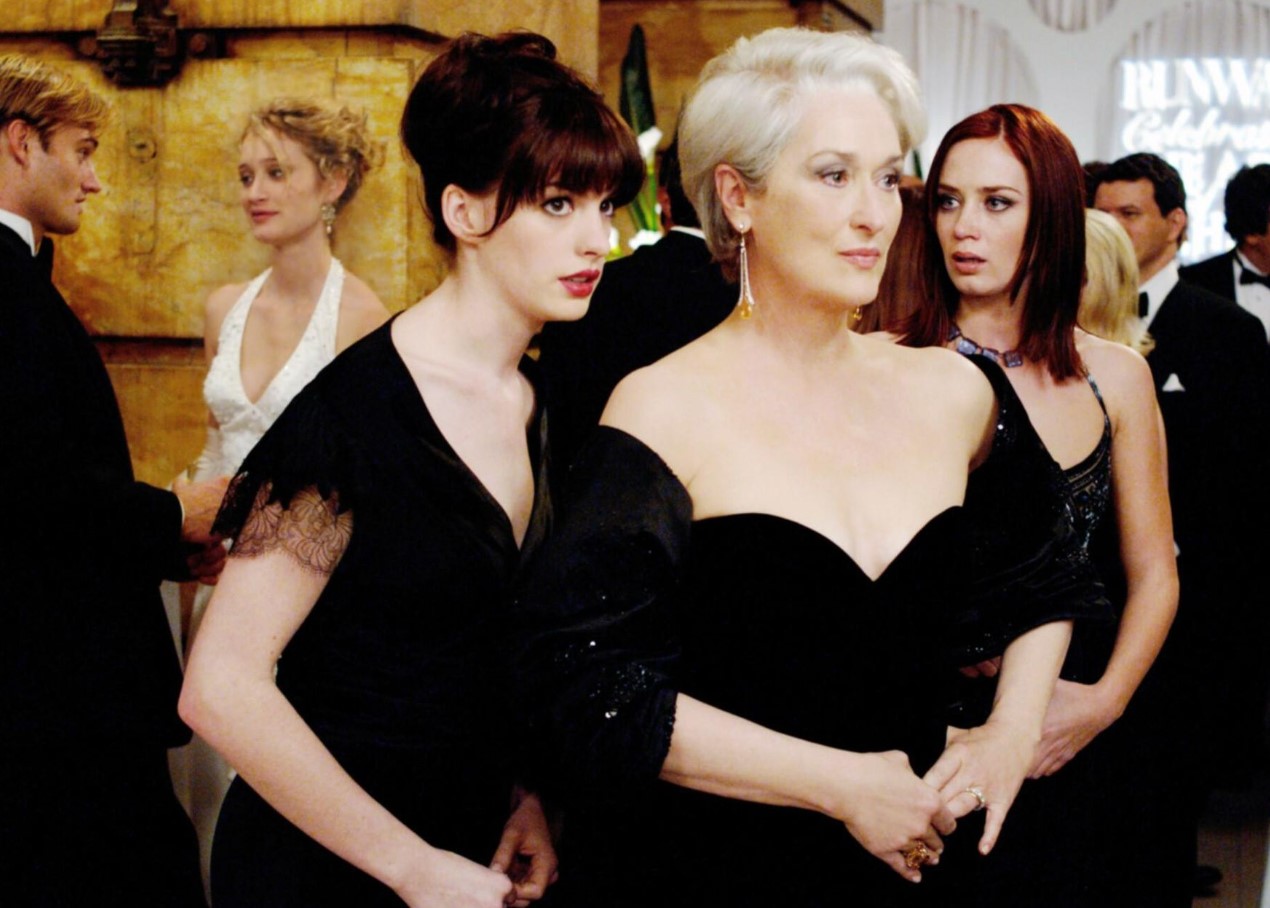 Det bliver en meget stilfuld film: nye fotos af Anne Hathaway fra optagelserne til 'The Devil Wears Prada 2'