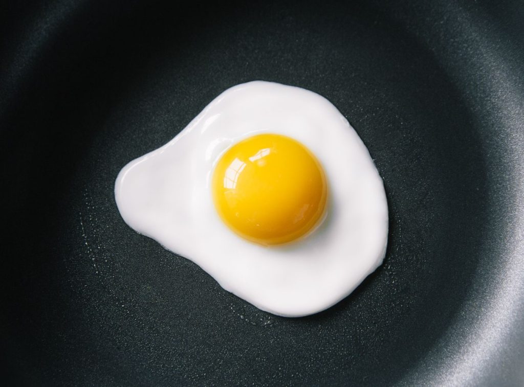 Glem alt om mislykkede morgenmadsretter: bare ét trin — og dine æg er perfekte