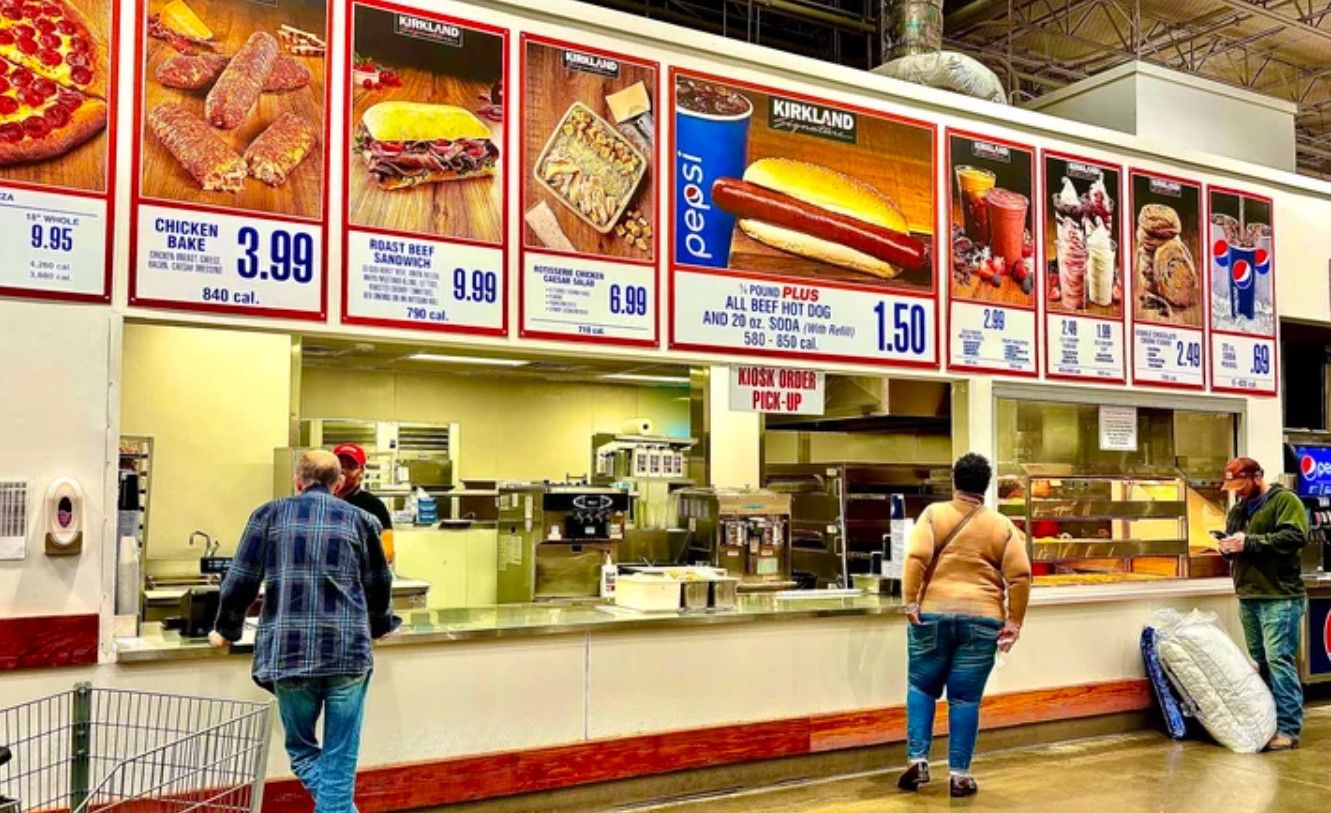 Er boykotten slut? Unge danskere tager til Sverige for at handle i amerikanske supermarkeder.