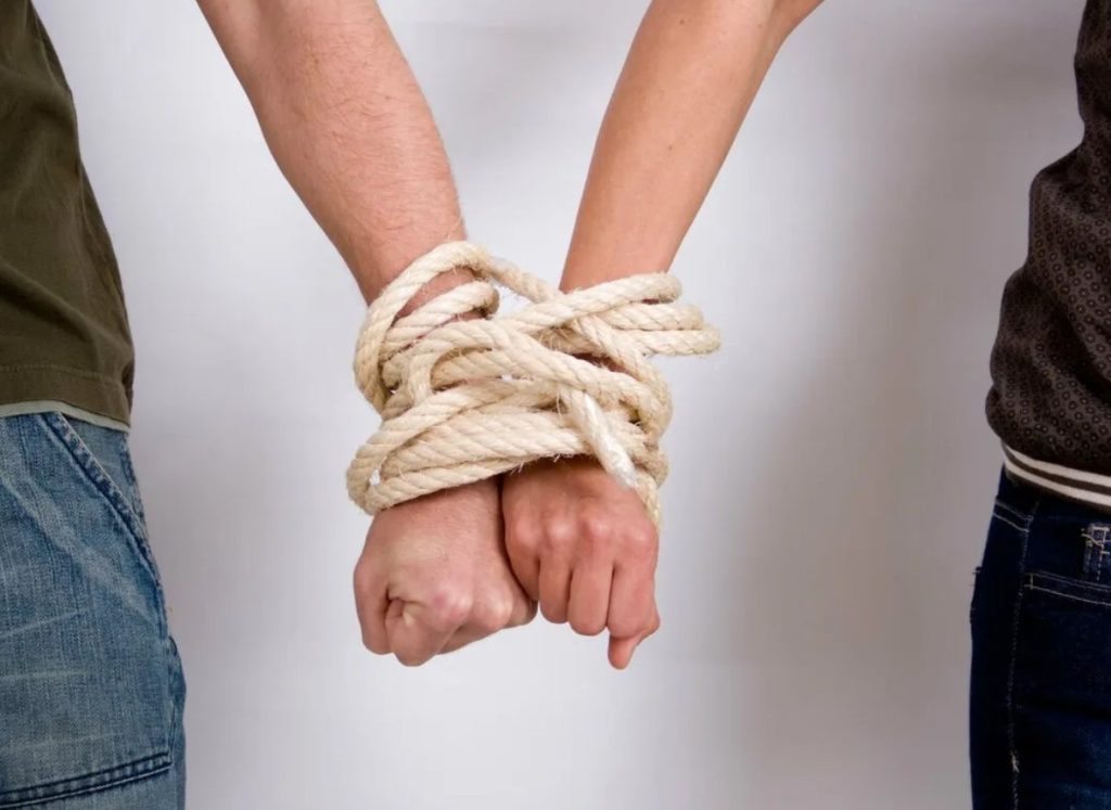 Hvad er giftige relationer: tegn på, at de bør afsluttes