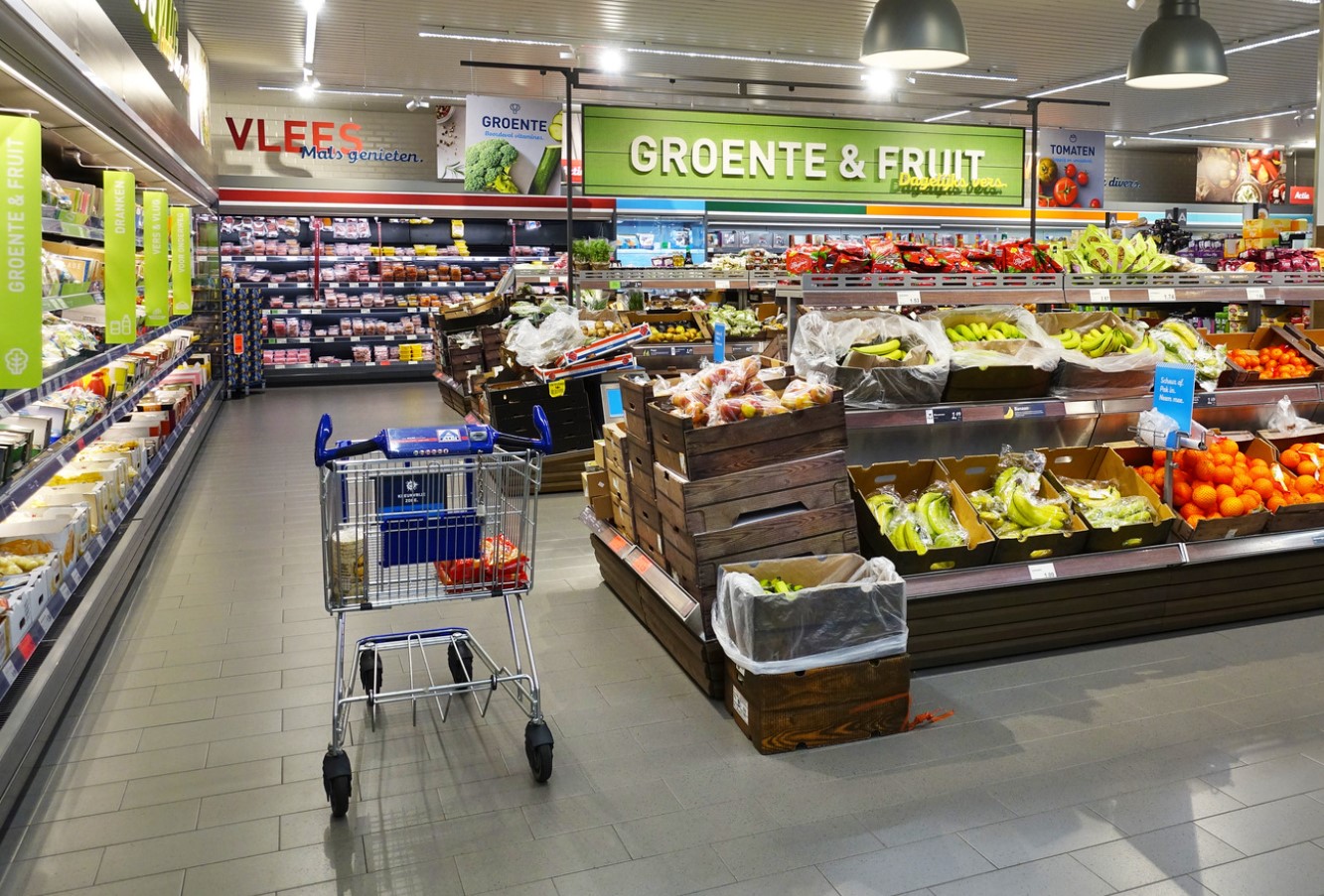 Alle leder efter synderen bag de høje priser