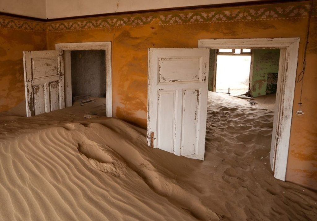 Er dit hus dækket af sand efter en dag på stranden? Her er 5 gennemprøvede måder at forhindre, at det bliver der for evigt