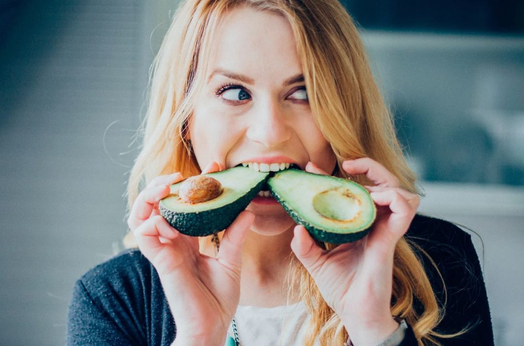 Hvad sker der med din hud og talje, når du spiser avocado: interessante fakta