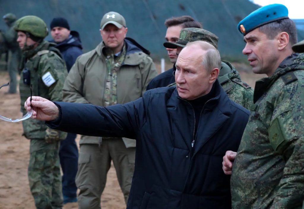 Putins pompøsitet er et dække for Ruslands langvarige tilbagegang: The Hill