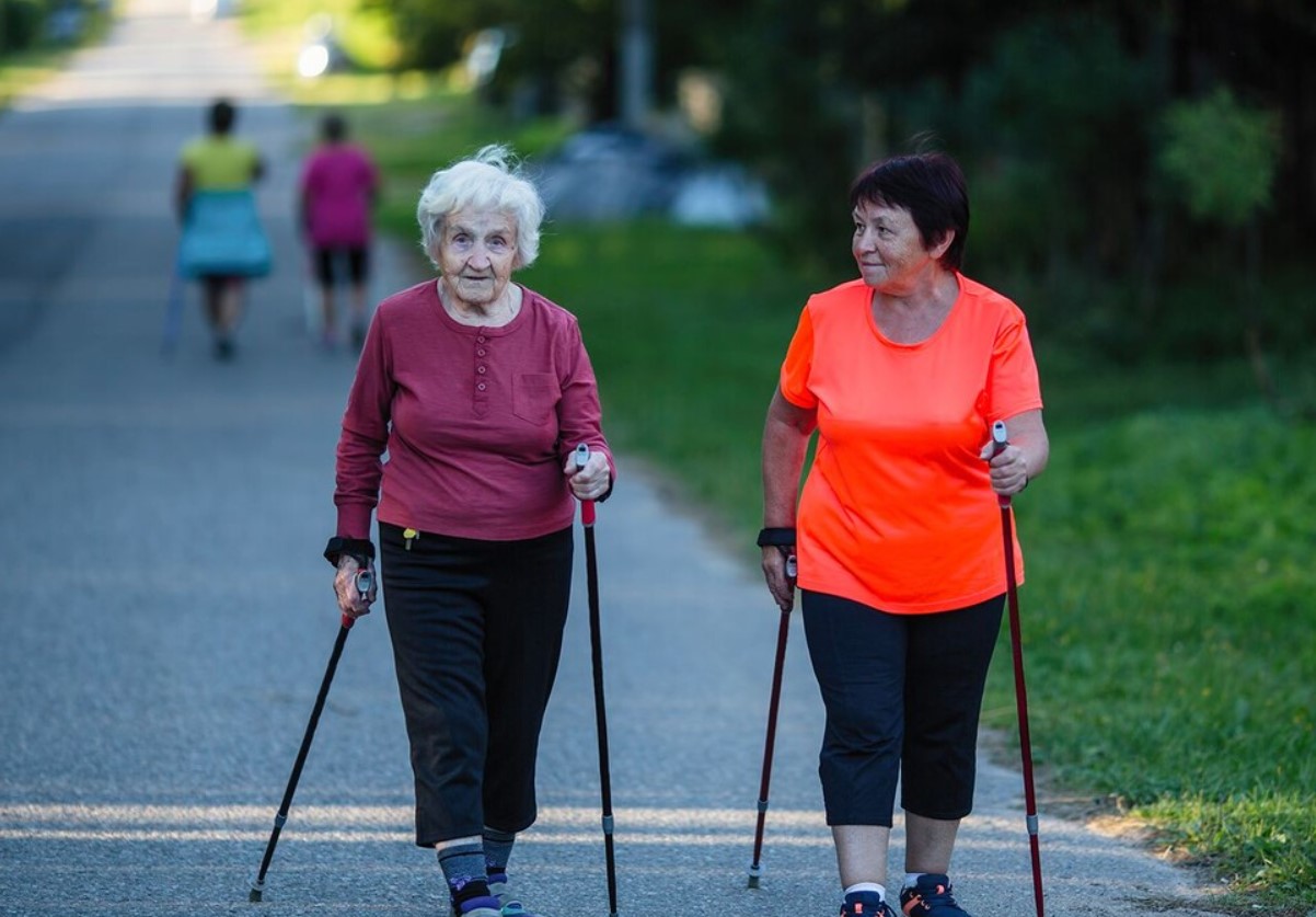 Folk, der stadig ser ungdommelige ud som 60+, følger normalt disse 9 daglige vaner.