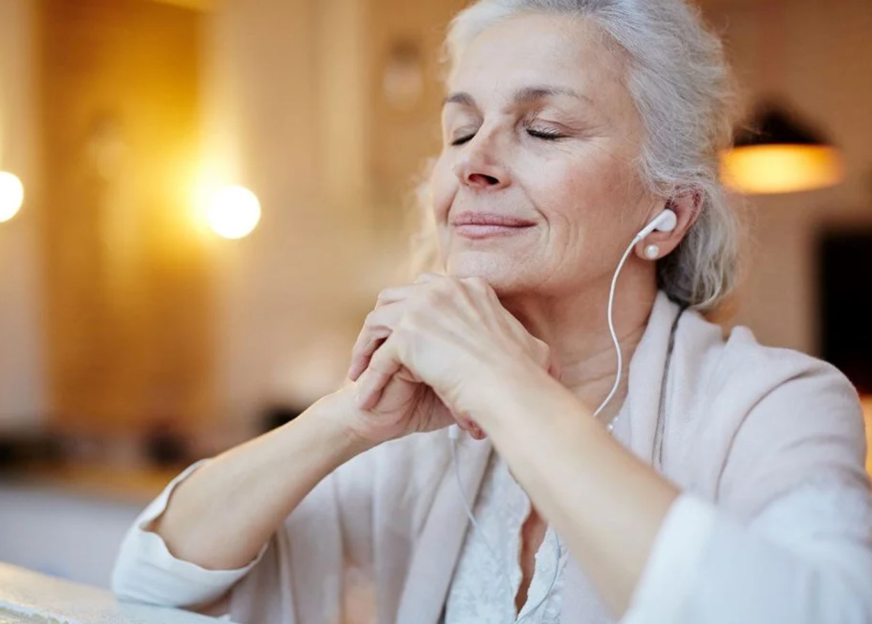 Folk, der stadig ser ungdommelige ud som 60+, følger normalt disse 9 daglige vaner.