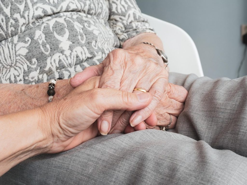 Har dit forhold mistet gnisten? En sexolog giver fem tips til at genoplive begæret – et af dem kan du prøve, mens du handler ind