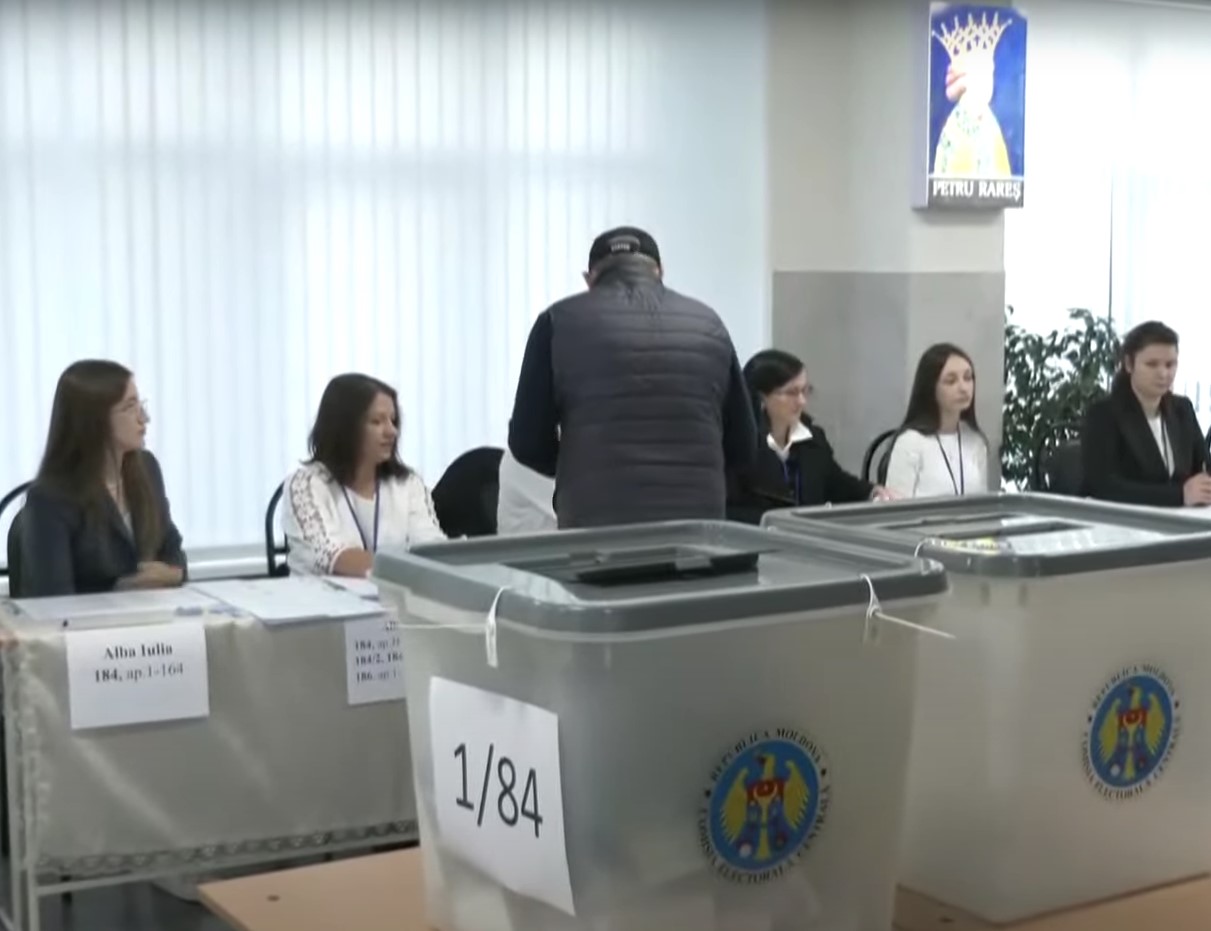 Parlamentsvalget er begyndt i Moldova, som vil afgøre landets kurs mod Europa