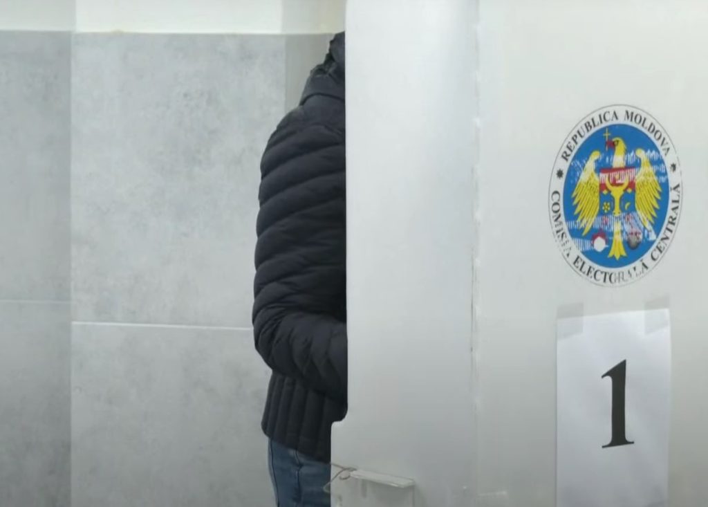 Parlamentsvalget er begyndt i Moldova, som vil afgøre landets kurs mod Europa