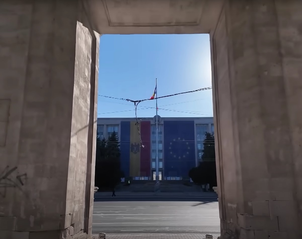 Parlamentsvalget er begyndt i Moldova, som vil afgøre landets kurs mod Europa