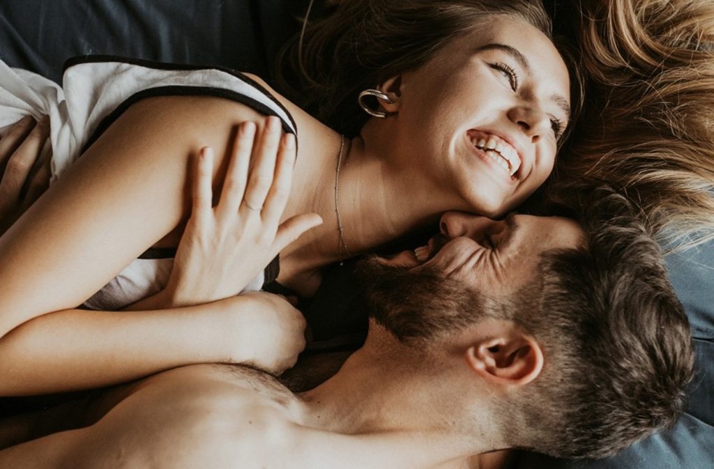 Stærk seksualitet kan skabe gnidninger i et forhold – en sexterapeut forklarer, hvordan man finder fælles fodslag i sengen