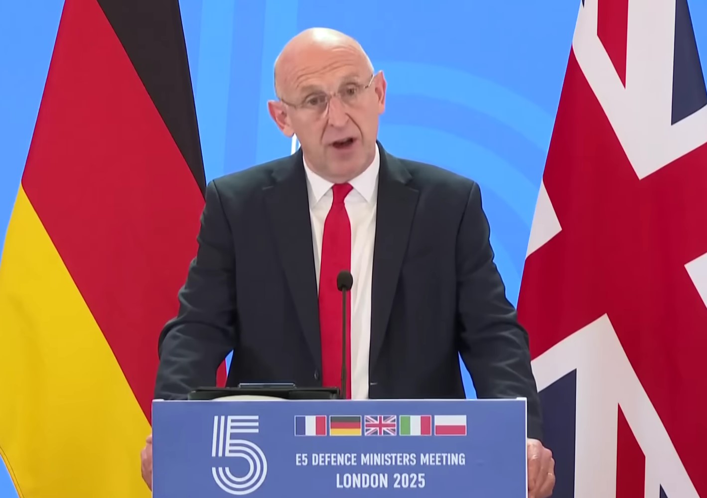 Storbritannien vil opføre en mur af droner for at beskytte Europa mod Rusland: John Healey
