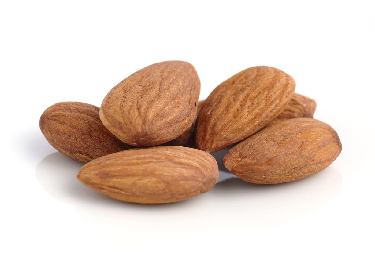 7 bivirkninger ved at spise for mange mandler