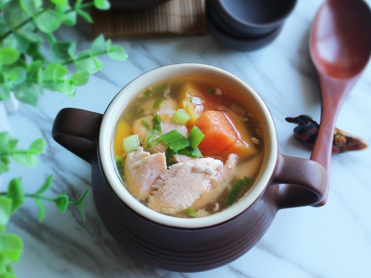 En lille ændring i forhold til den traditionelle laksesuppe, og hele gryden blev tømt, inklusive bouillonen.