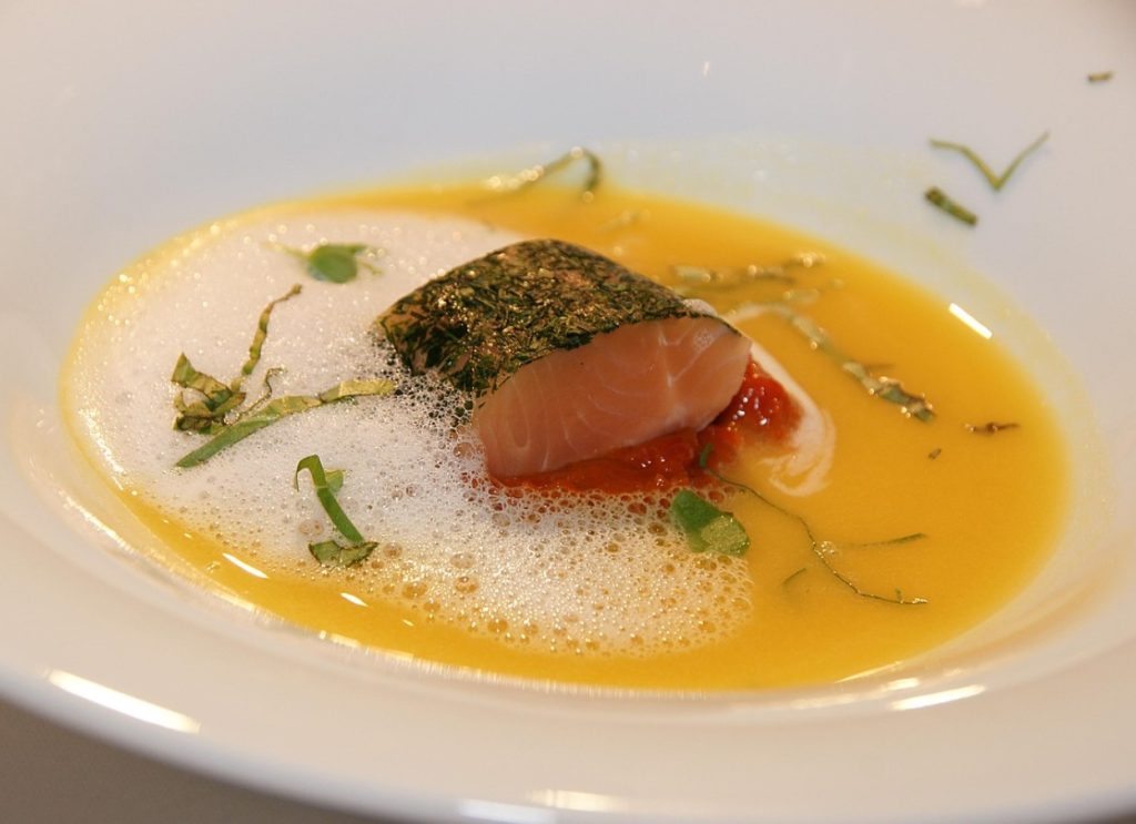 En lille ændring i forhold til den traditionelle laksesuppe, og hele gryden blev tømt, inklusive bouillonen.